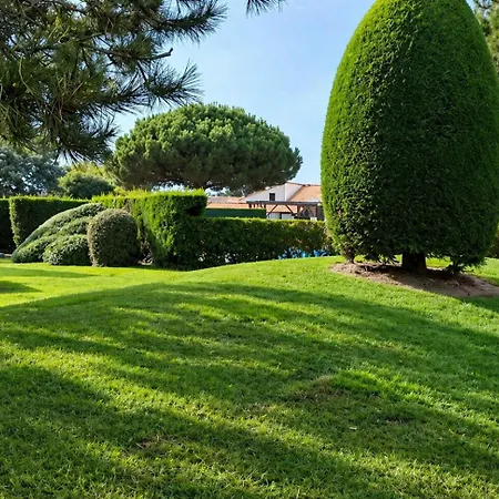 Semesterbostad 950m De La Mer, Maison Avec Jardin Et Piscine